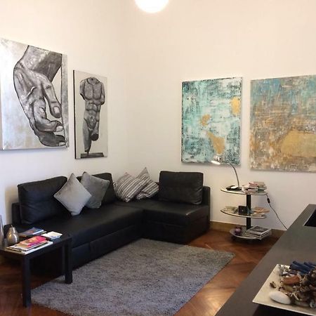Vesuvius Suite - Elegante Appartamento In Centro Napoli Bagian luar foto