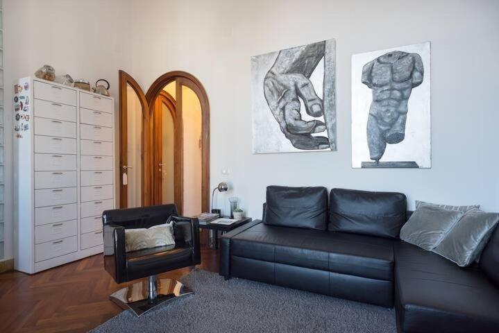Vesuvius Suite - Elegante Appartamento In Centro Napoli Bagian luar foto
