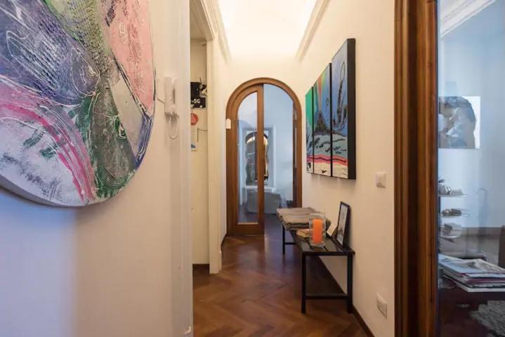 Vesuvius Suite - Elegante Appartamento In Centro Napoli Bagian luar foto