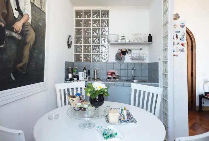 Vesuvius Suite - Elegante Appartamento In Centro Napoli Bagian luar foto